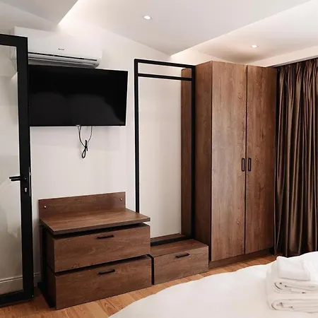 Apartament 103 *